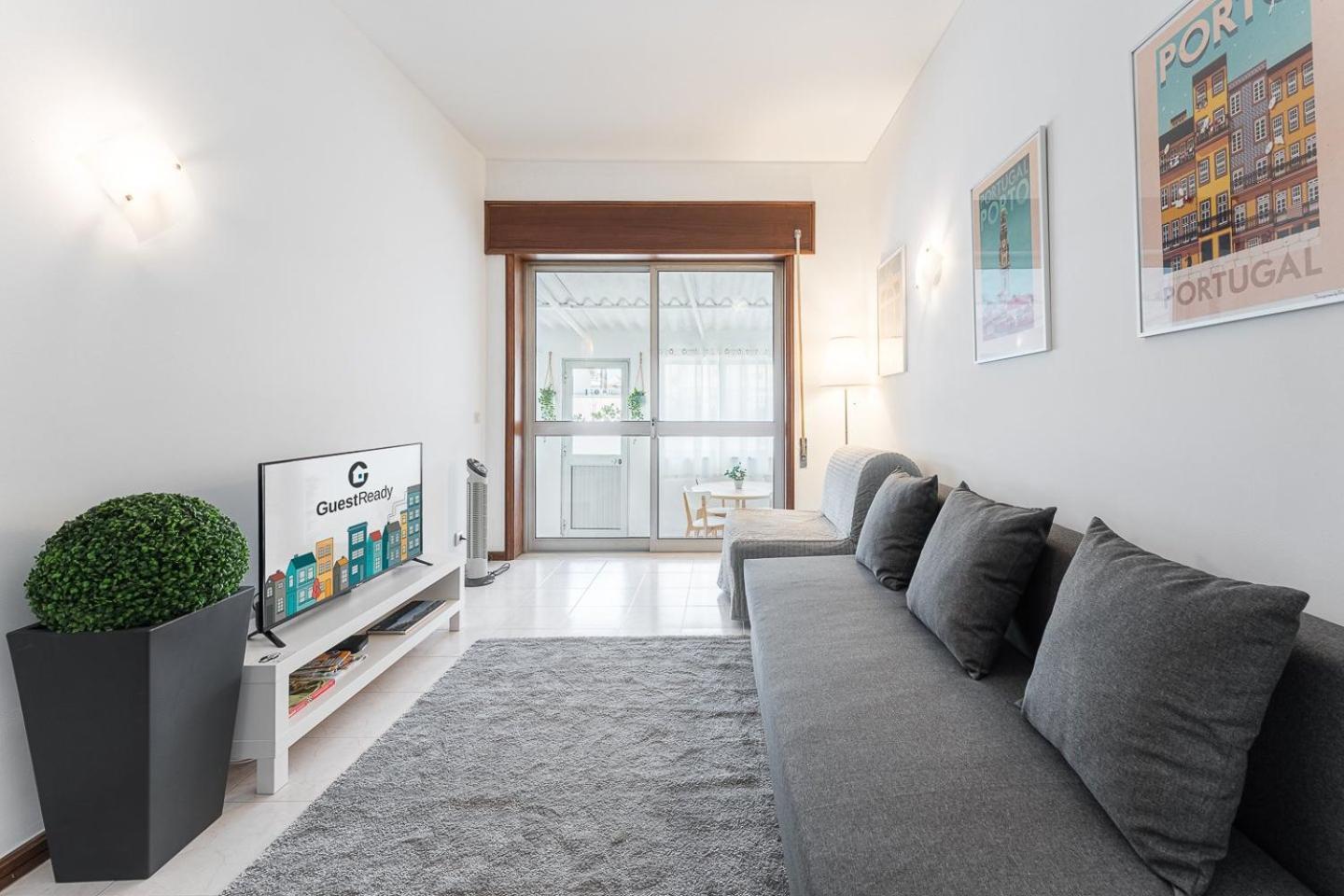 Guestready - Modern Cosy Apartment With A Terrace Porto Luaran gambar