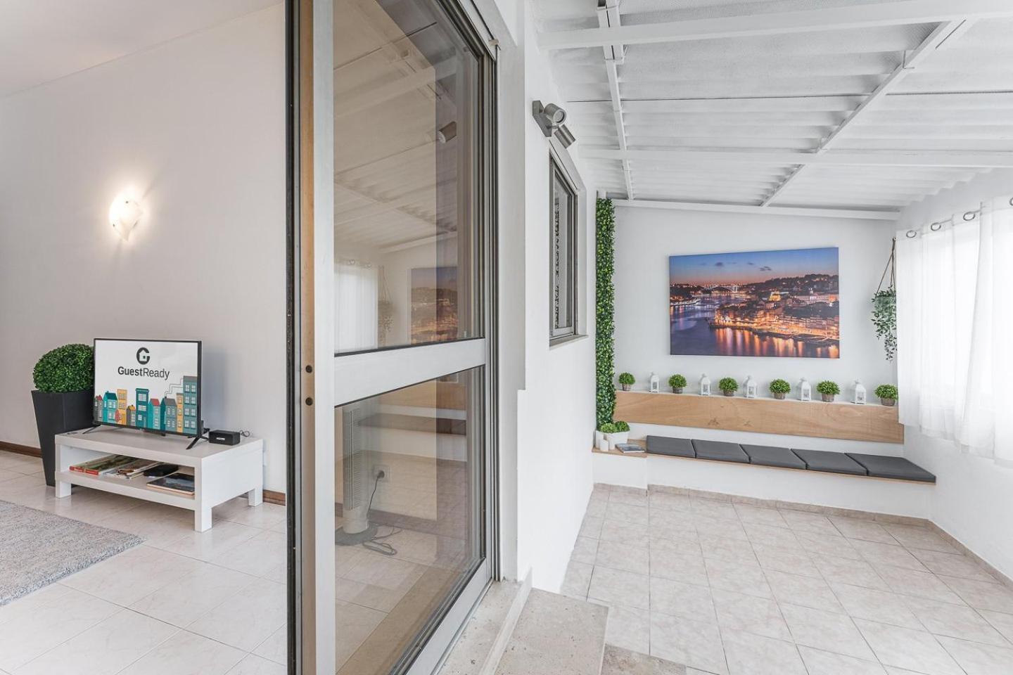 Guestready - Modern Cosy Apartment With A Terrace Porto Luaran gambar